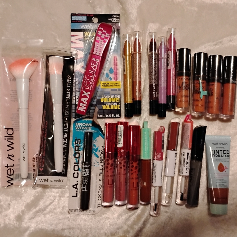 Bundle #3 Wet n Wild Makeup Collection - Assorted Colors